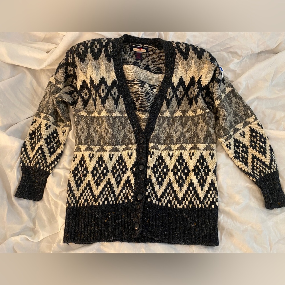 Princeton Club Women’s Acrylic/Wool Button Up Sweater w/ Shoulder Pads - Size M